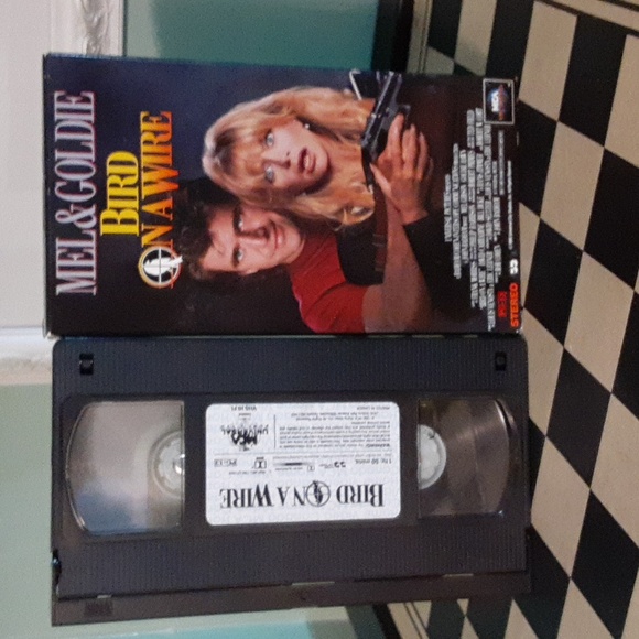 Bird on a Wire1990 ‧ Action/Comedy ‧ 1h 50m - Picture 3 of 4